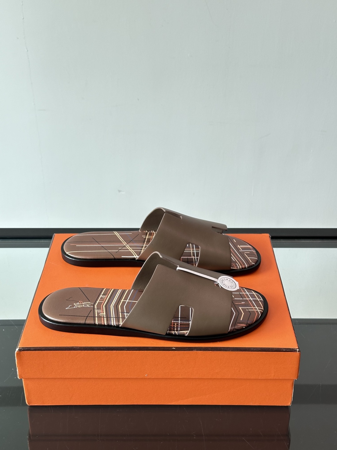 ◾️▫️Hermes 高端真皮大底男士拖鞋，高品质经典单品，用料上乘考究，版型宽松舒适，推荐入手，鞋面选