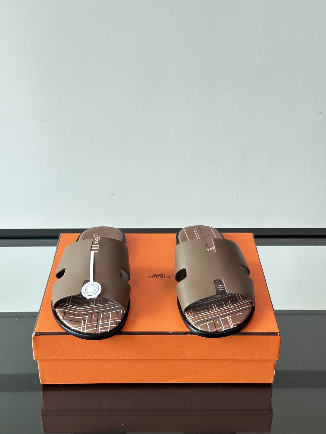 ◾️▫️Hermes 高端真皮大底男士拖鞋，高品质经典单品，用料上乘考究，版型宽松舒适，推荐入手，鞋面选