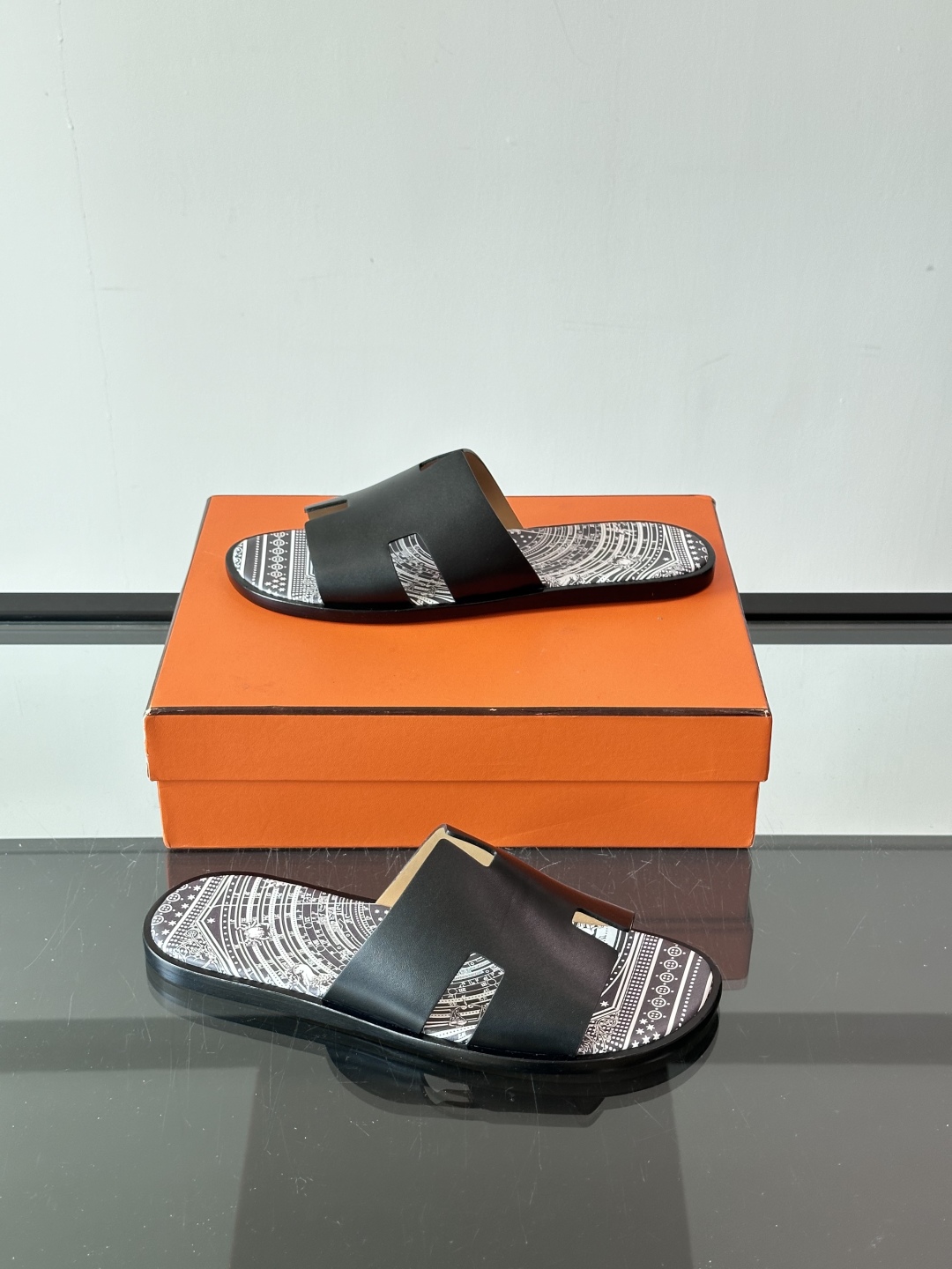 ◾️▫️Hermes 高端真皮大底男士拖鞋，高品质经典单品，用料上乘考究，版型宽松舒适，推荐入手，鞋面选
