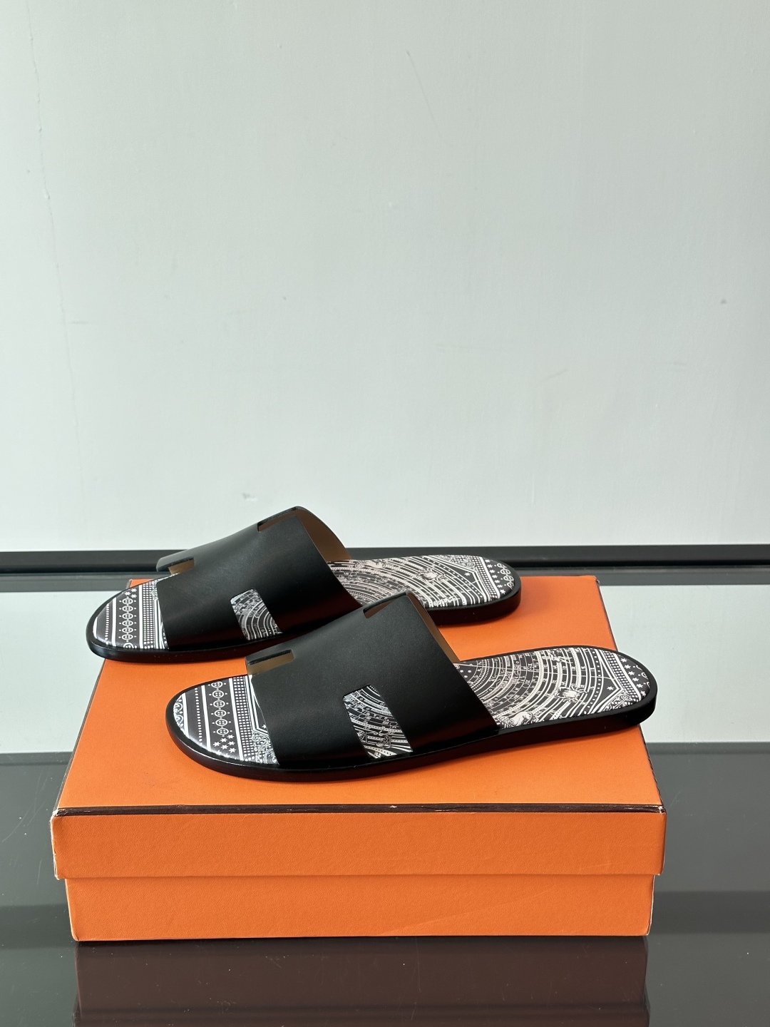 ◾️▫️Hermes 高端真皮大底男士拖鞋，高品质经典单品，用料上乘考究，版型宽松舒适，推荐入手，鞋面选