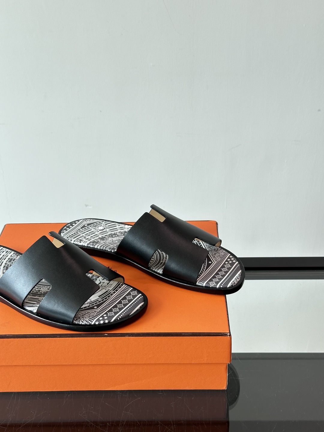 ◾️▫️Hermes 高端真皮大底男士拖鞋，高品质经典单品，用料上乘考究，版型宽松舒适，推荐入手，鞋面选