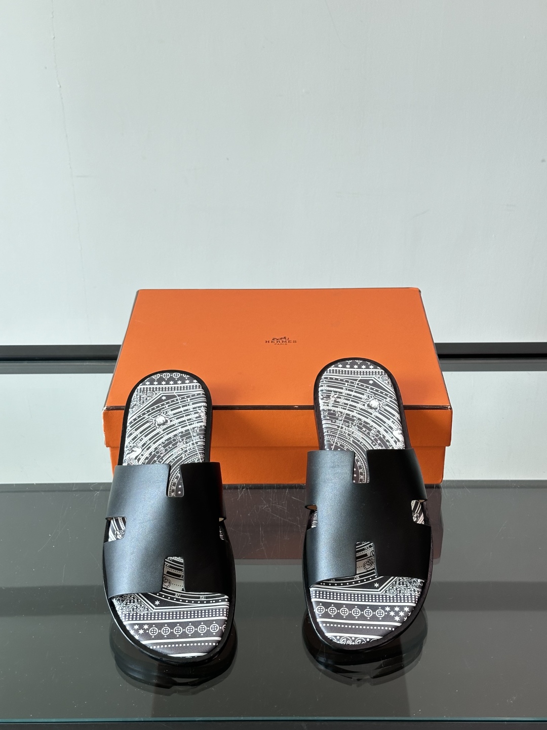 ◾️▫️Hermes 高端真皮大底男士拖鞋，高品质经典单品，用料上乘考究，版型宽松舒适，推荐入手，鞋面选