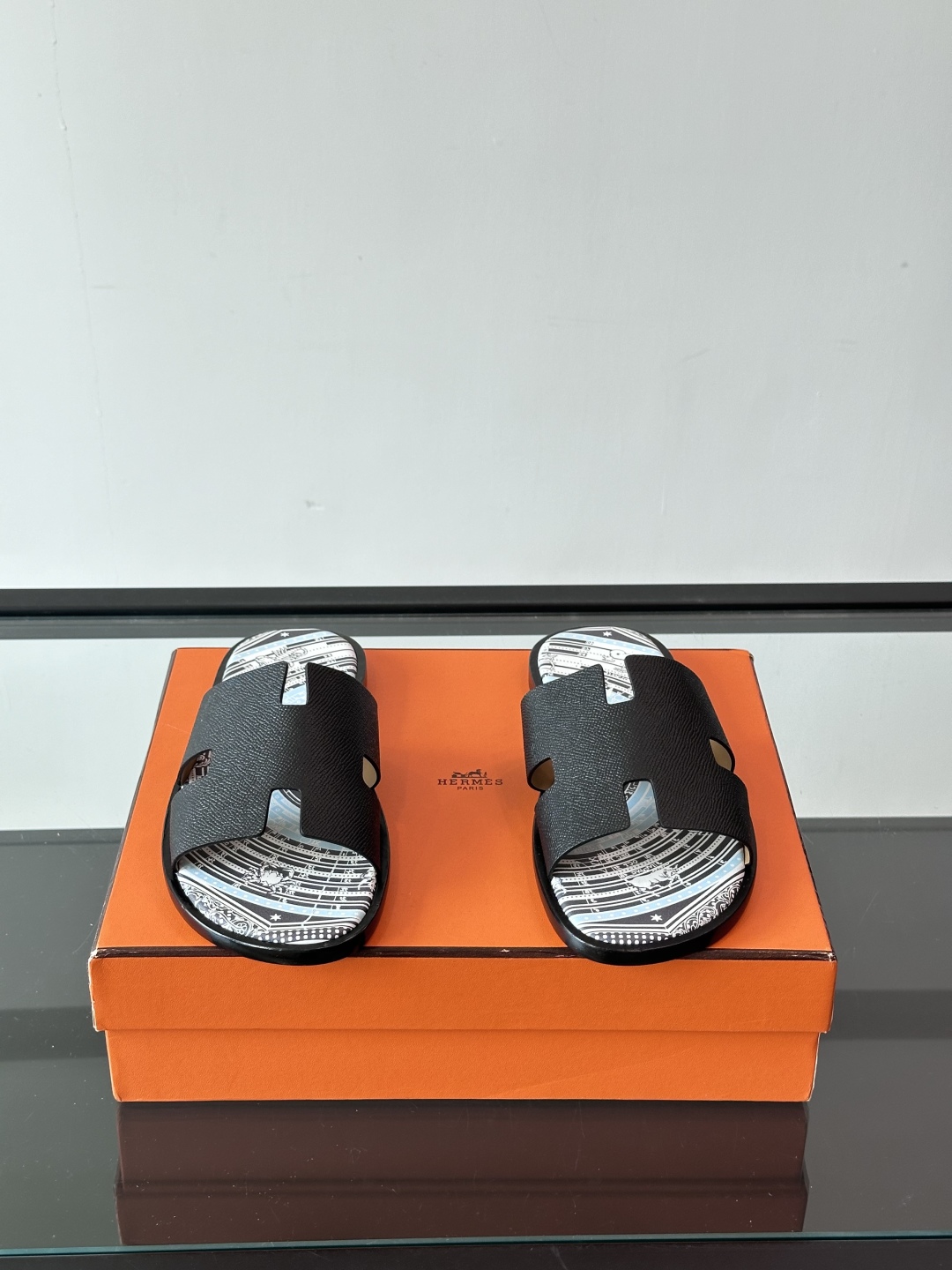 ◾️▫️Hermes 高端真皮大底男士拖鞋，高品质经典单品，用料上乘考究，版型宽松舒适，推荐入手，鞋面选
