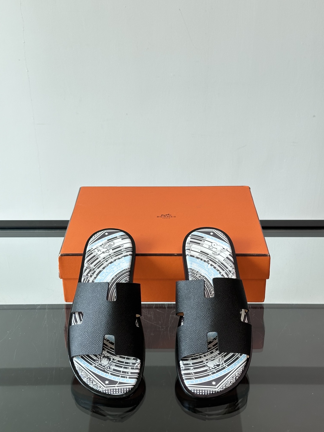 ◾️▫️Hermes 高端真皮大底男士拖鞋，高品质经典单品，用料上乘考究，版型宽松舒适，推荐入手，鞋面选