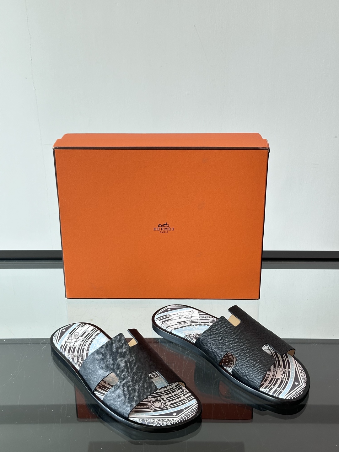 ◾️▫️Hermes 高端真皮大底男士拖鞋，高品质经典单品，用料上乘考究，版型宽松舒适，推荐入手，鞋面选