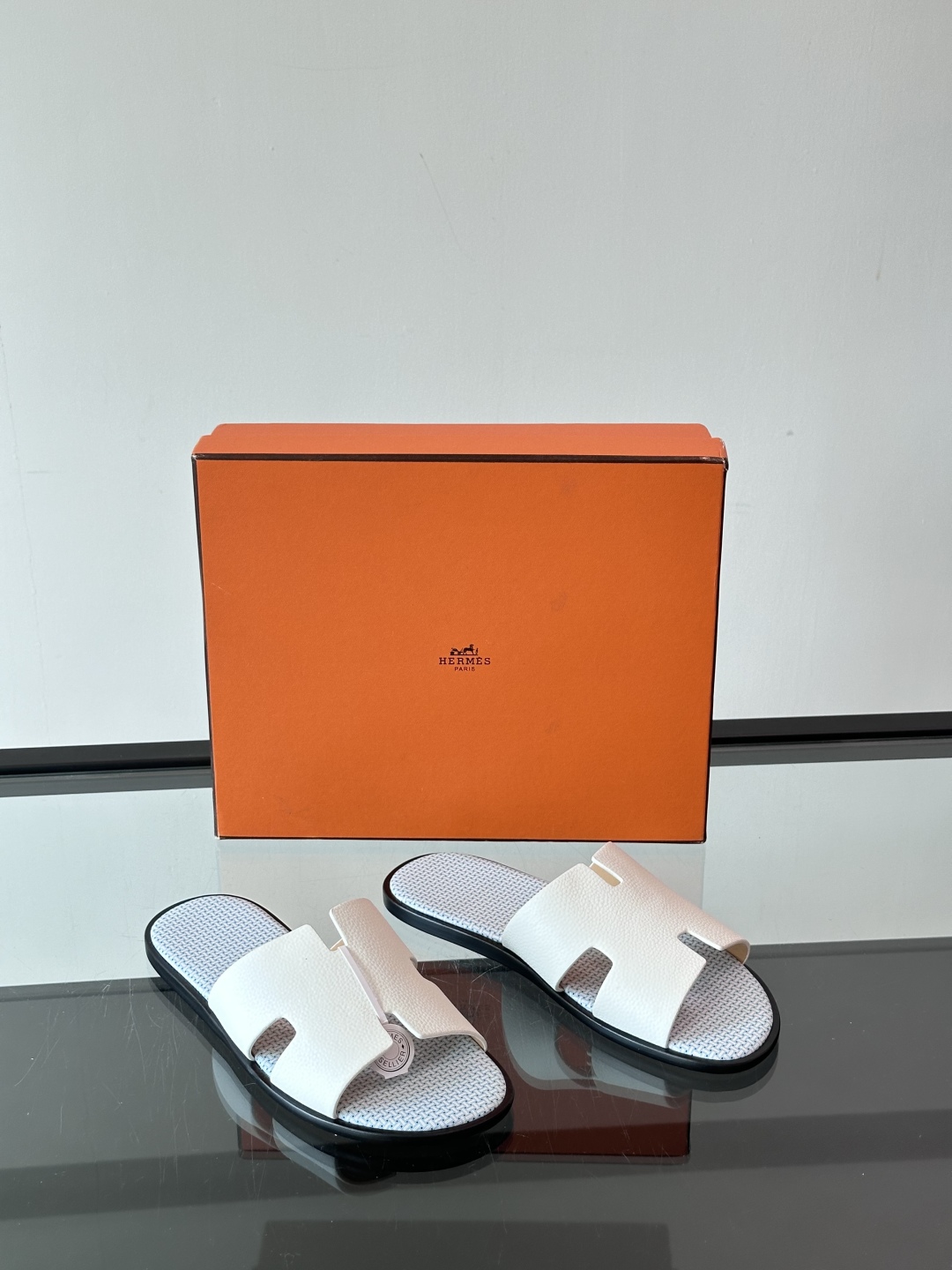 ◾️▫️Hermes 高端真皮大底男士拖鞋，高品质经典单品，用料上乘考究，版型宽松舒适，推荐入手，鞋面选