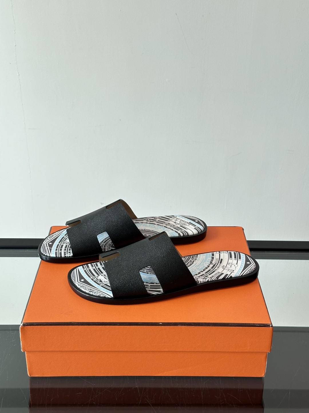 ◾️▫️Hermes 高端真皮大底男士拖鞋，高品质经典单品，用料上乘考究，版型宽松舒适，推荐入手，鞋面选