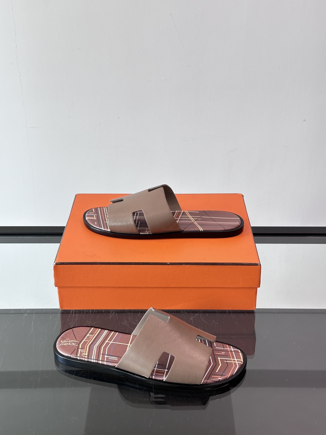 ◾️▫️Hermes 高端真皮大底男士拖鞋，高品质经典单品，用料上乘考究，版型宽松舒适，推荐入手，鞋面选