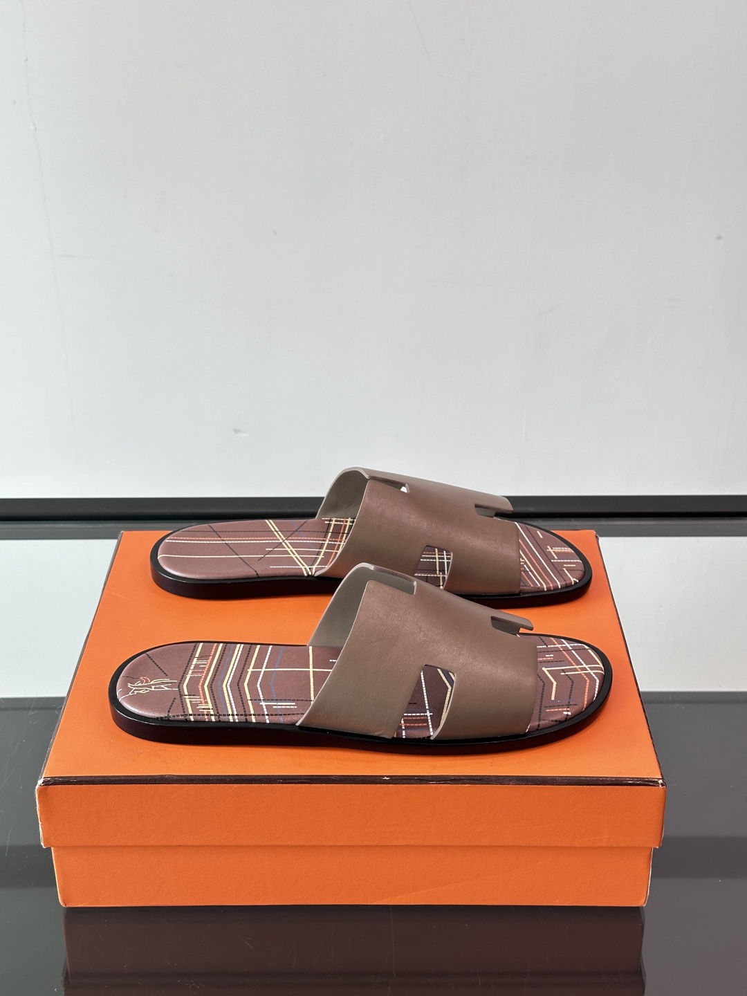 ◾️▫️Hermes 高端真皮大底男士拖鞋，高品质经典单品，用料上乘考究，版型宽松舒适，推荐入手，鞋面选