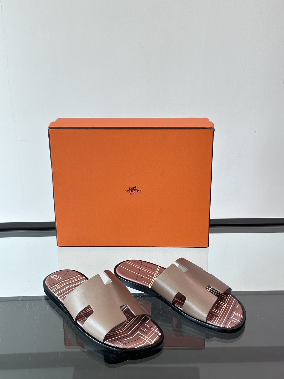 ◾️▫️Hermes 高端真皮大底男士拖鞋，高品质经典单品，用料上乘考究，版型宽松舒适，推荐入手，鞋面选