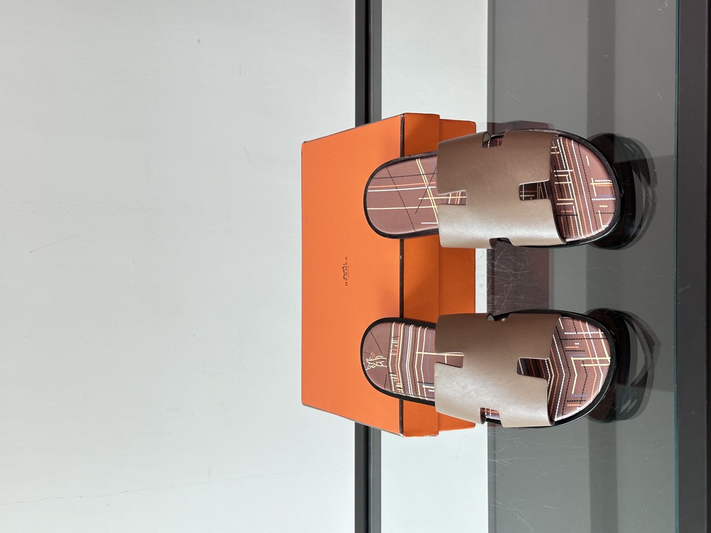 ◾️▫️Hermes 高端真皮大底男士拖鞋，高品质经典单品，用料上乘考究，版型宽松舒适，推荐入手，鞋面选