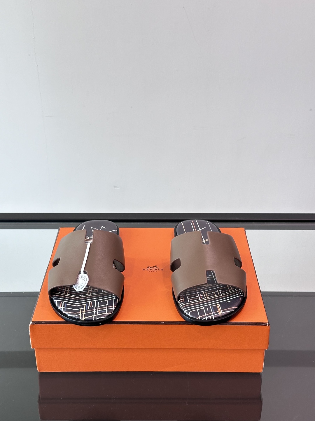 ◾️▫️Hermes 高端真皮大底男士拖鞋，高品质经典单品，用料上乘考究，版型宽松舒适，推荐入手，鞋面选