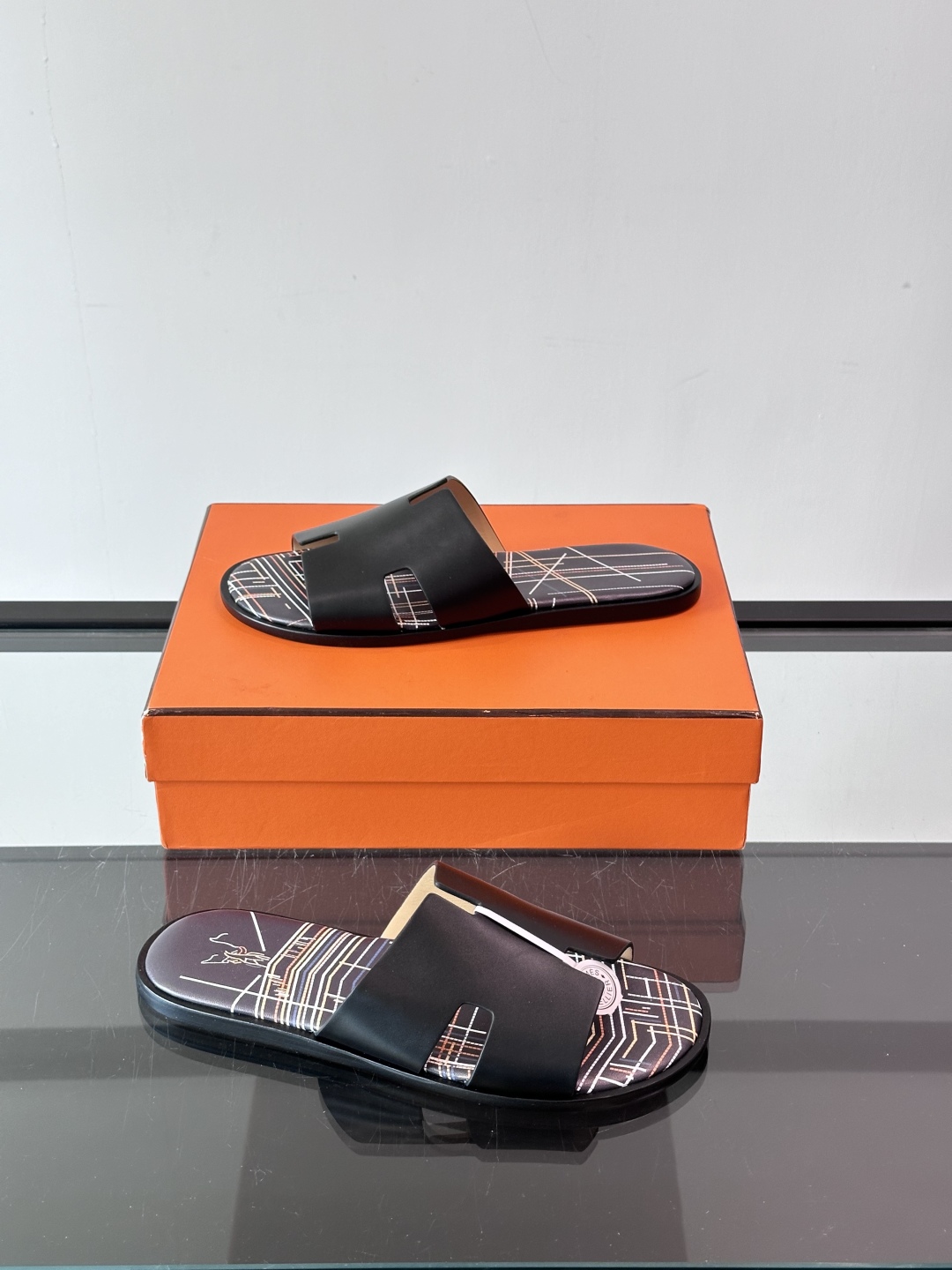 ◾️▫️Hermes 高端真皮大底男士拖鞋，高品质经典单品，用料上乘考究，版型宽松舒适，推荐入手，鞋面选