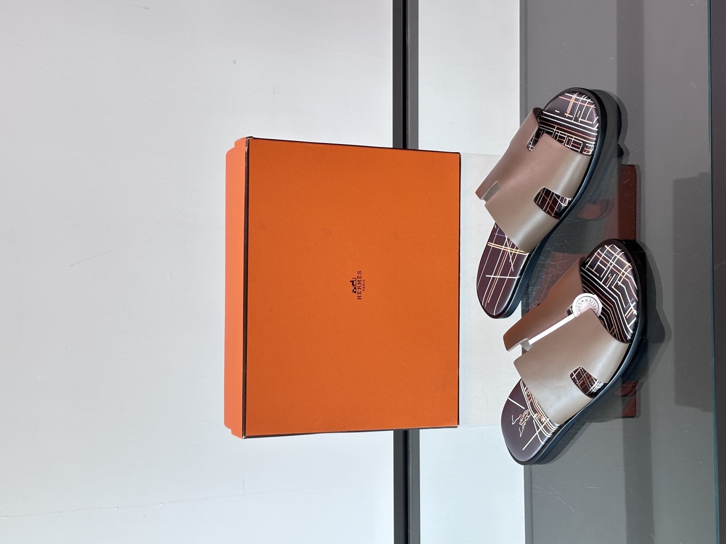 ◾️▫️Hermes 高端真皮大底男士拖鞋，高品质经典单品，用料上乘考究，版型宽松舒适，推荐入手，鞋面选