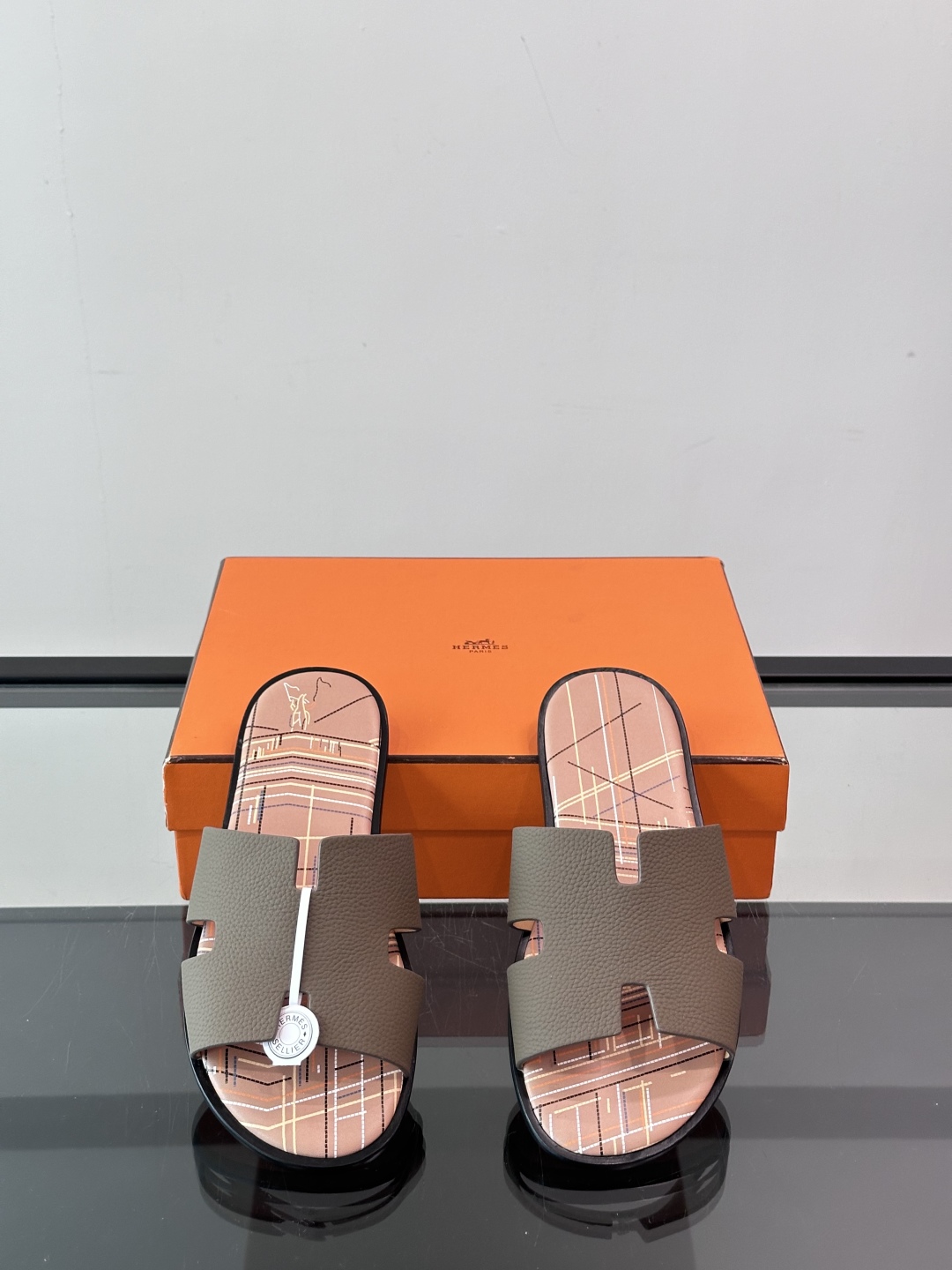 ◾️▫️Hermes 高端真皮大底男士拖鞋，高品质经典单品，用料上乘考究，版型宽松舒适，推荐入手，鞋面选