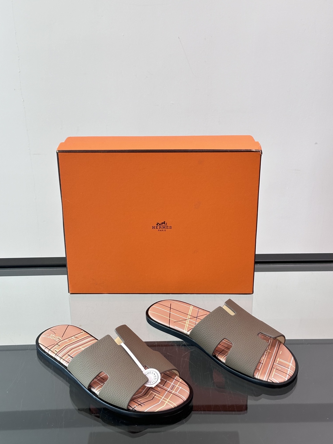 ◾️▫️Hermes 高端真皮大底男士拖鞋，高品质经典单品，用料上乘考究，版型宽松舒适，推荐入手，鞋面选
