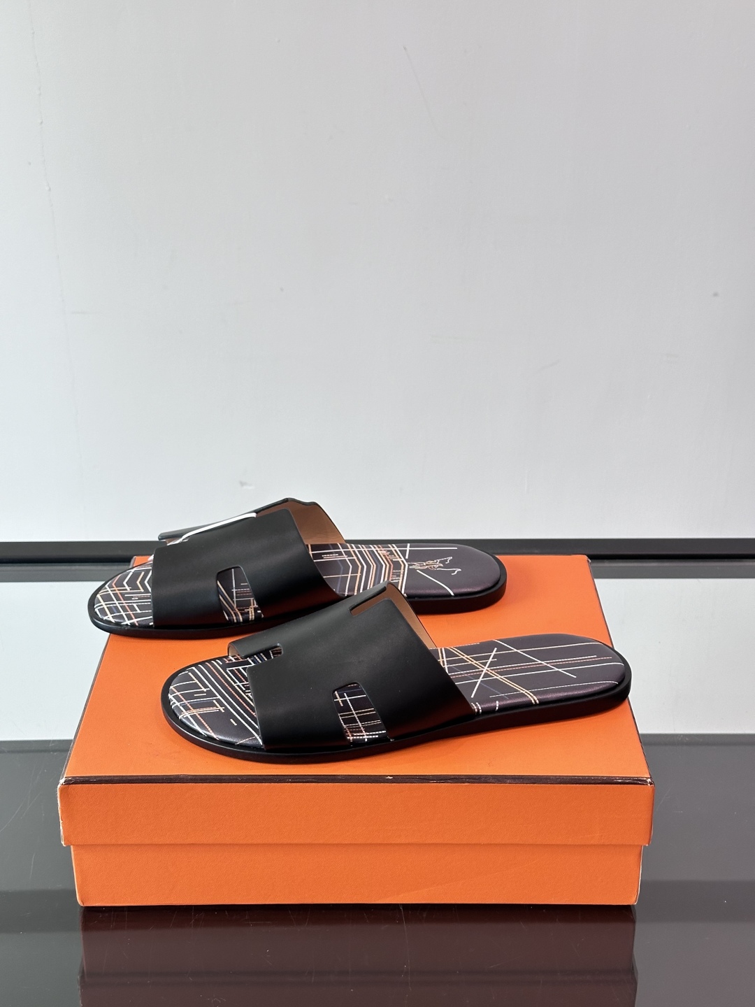 ◾️▫️Hermes 高端真皮大底男士拖鞋，高品质经典单品，用料上乘考究，版型宽松舒适，推荐入手，鞋面选