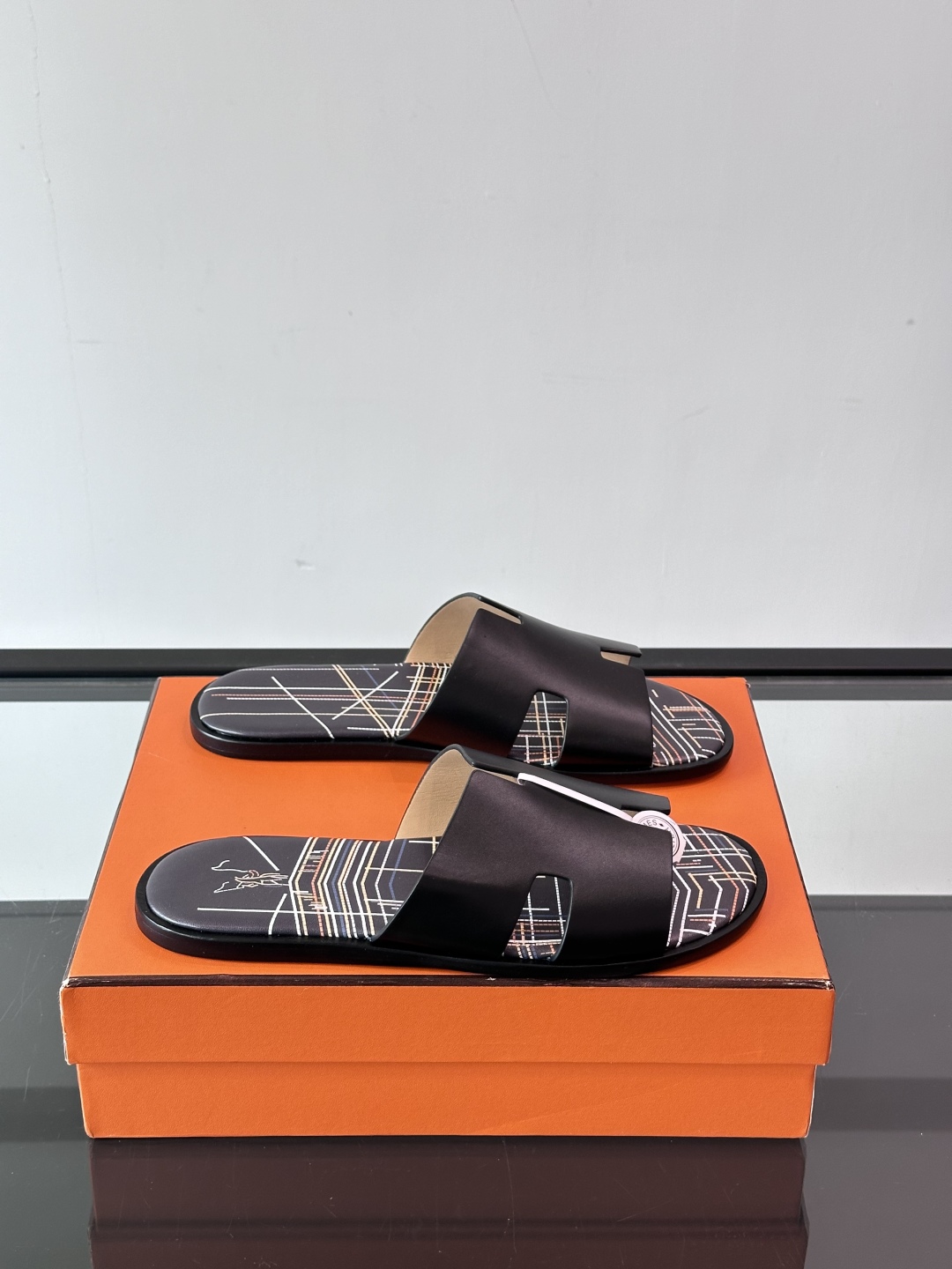 ◾️▫️Hermes 高端真皮大底男士拖鞋，高品质经典单品，用料上乘考究，版型宽松舒适，推荐入手，鞋面选