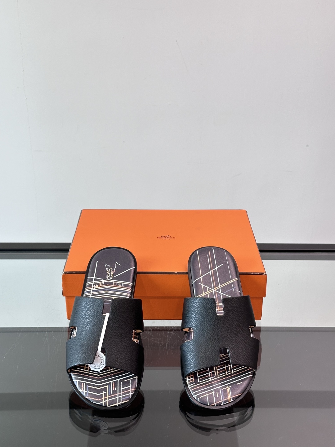 ◾️▫️Hermes 高端真皮大底男士拖鞋，高品质经典单品，用料上乘考究，版型宽松舒适，推荐入手，鞋面选