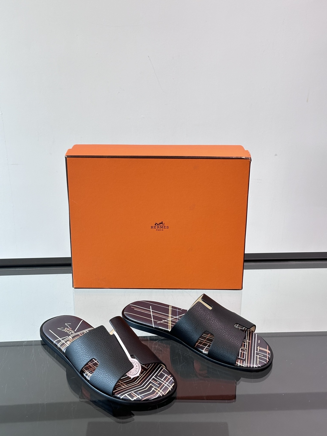◾️▫️Hermes 高端真皮大底男士拖鞋，高品质经典单品，用料上乘考究，版型宽松舒适，推荐入手，鞋面选