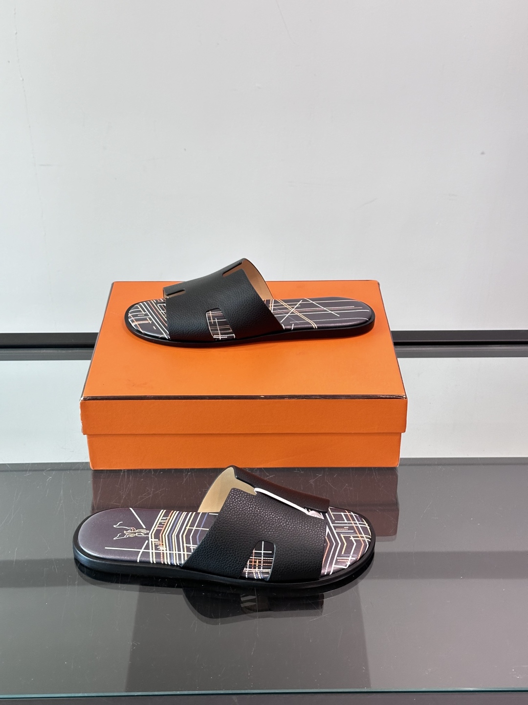 ◾️▫️Hermes 高端真皮大底男士拖鞋，高品质经典单品，用料上乘考究，版型宽松舒适，推荐入手，鞋面选