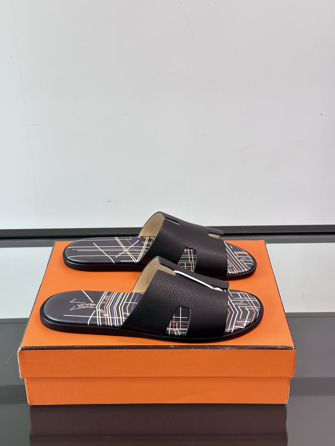 ◾️▫️Hermes 高端真皮大底男士拖鞋，高品质经典单品，用料上乘考究，版型宽松舒适，推荐入手，鞋面选