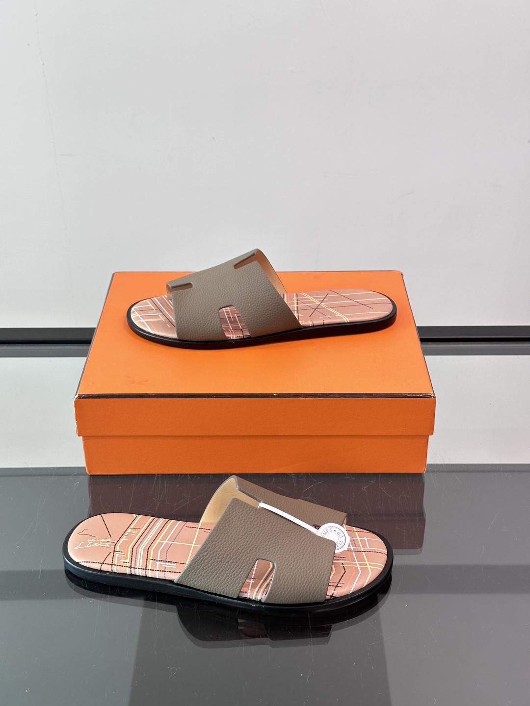 ◾️▫️Hermes 高端真皮大底男士拖鞋，高品质经典单品，用料上乘考究，版型宽松舒适，推荐入手，鞋面选