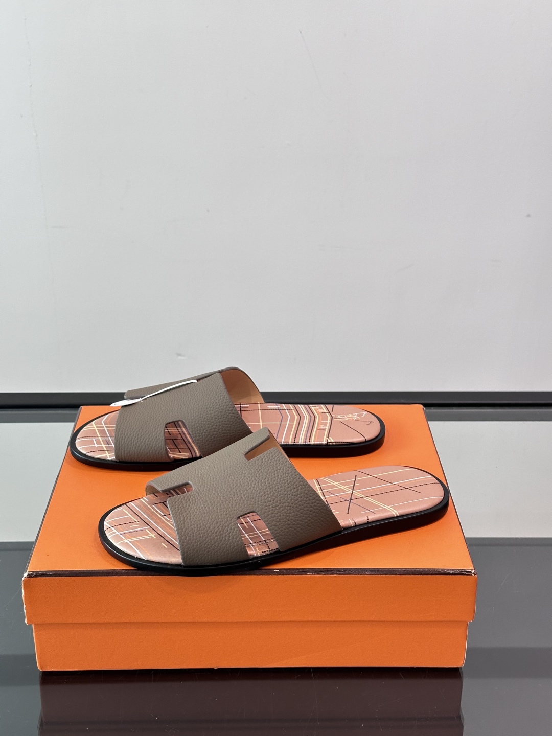 ◾️▫️Hermes 高端真皮大底男士拖鞋，高品质经典单品，用料上乘考究，版型宽松舒适，推荐入手，鞋面选