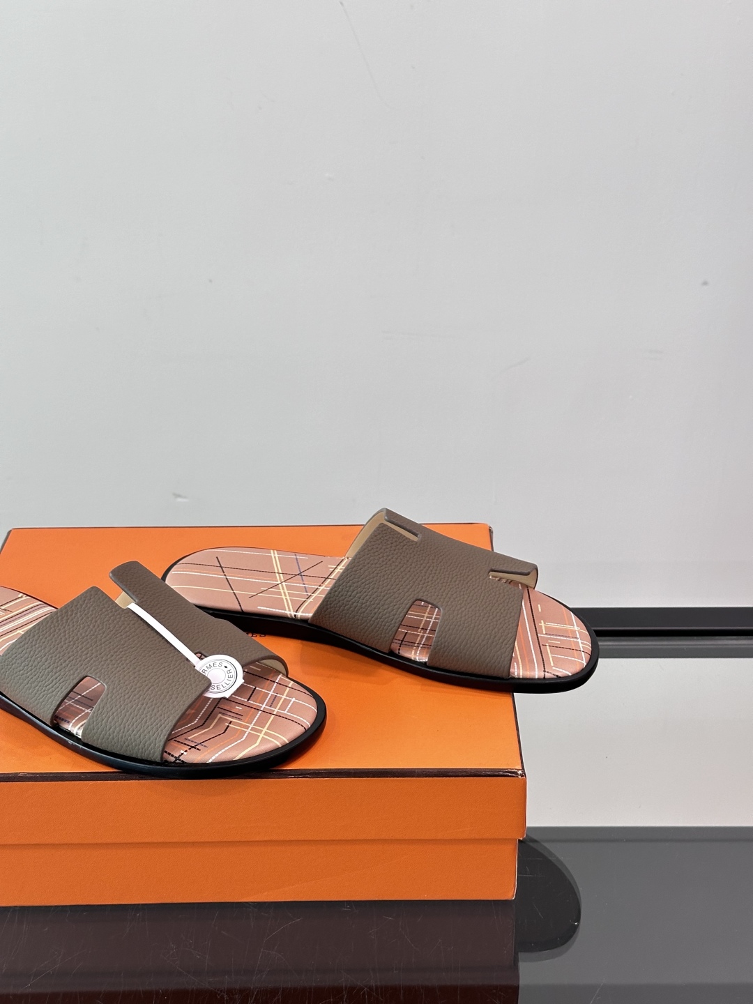 ◾️▫️Hermes 高端真皮大底男士拖鞋，高品质经典单品，用料上乘考究，版型宽松舒适，推荐入手，鞋面选