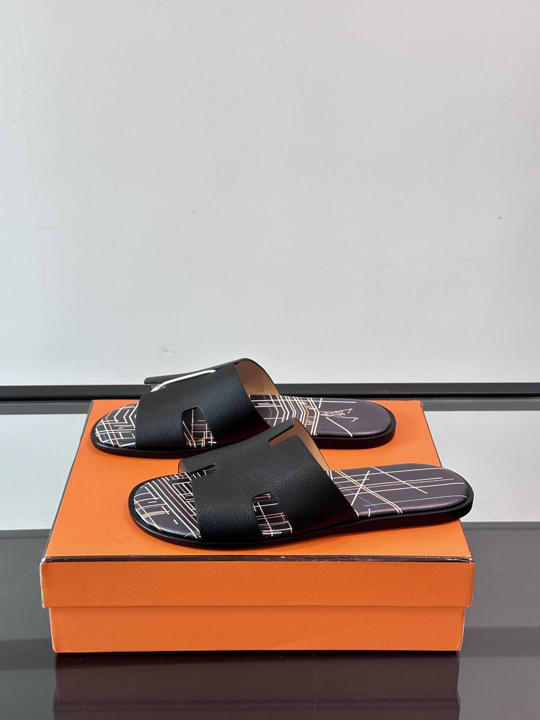 ◾️▫️Hermes 高端真皮大底男士拖鞋，高品质经典单品，用料上乘考究，版型宽松舒适，推荐入手，鞋面选