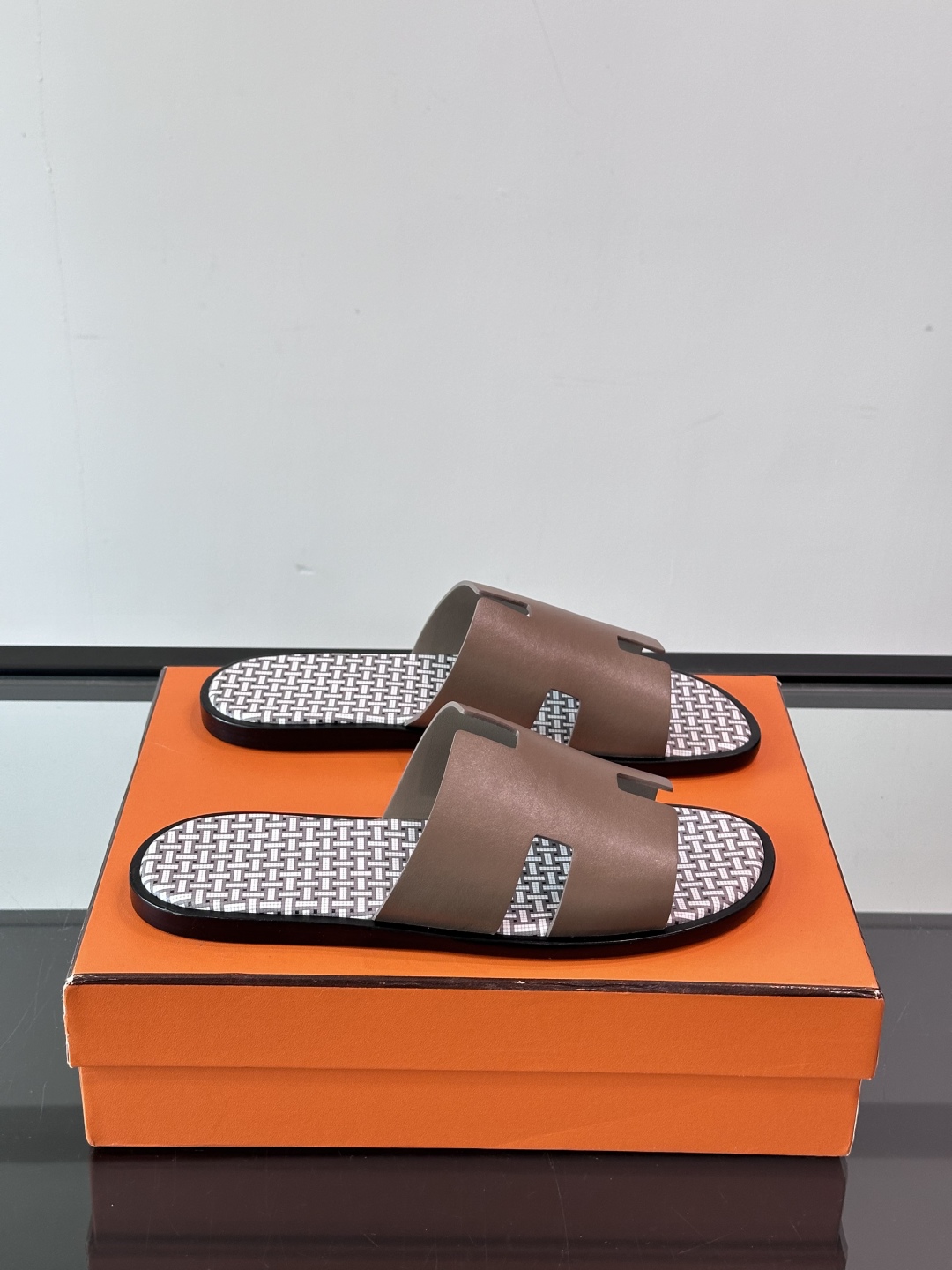 ◾️▫️Hermes 高端真皮大底男士拖鞋，高品质经典单品，用料上乘考究，版型宽松舒适，推荐入手，鞋面选