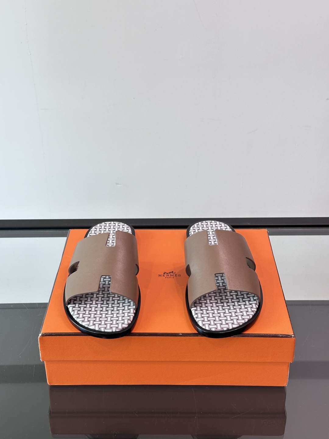 ◾️▫️Hermes 高端真皮大底男士拖鞋，高品质经典单品，用料上乘考究，版型宽松舒适，推荐入手，鞋面选