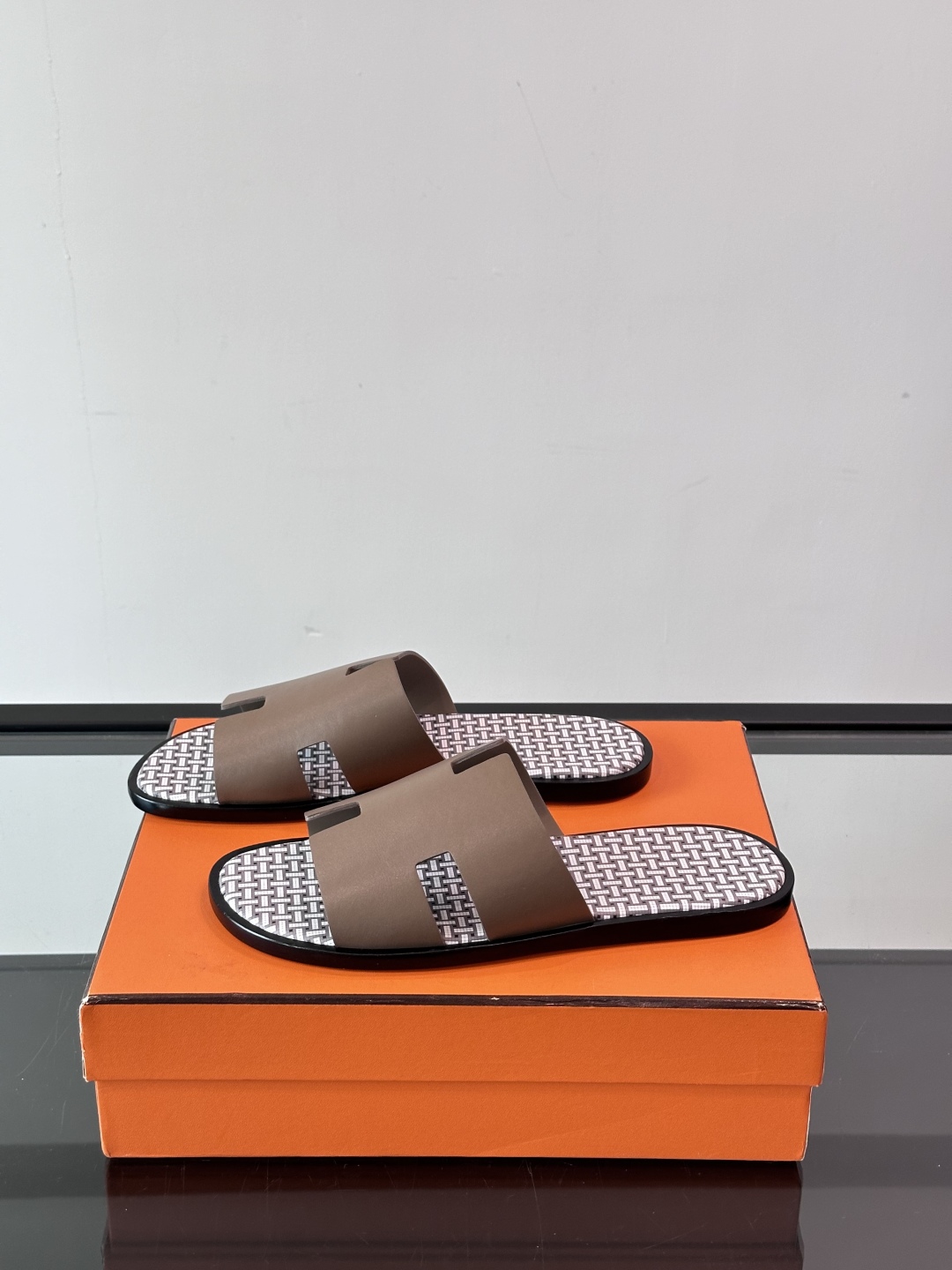 ◾️▫️Hermes 高端真皮大底男士拖鞋，高品质经典单品，用料上乘考究，版型宽松舒适，推荐入手，鞋面选