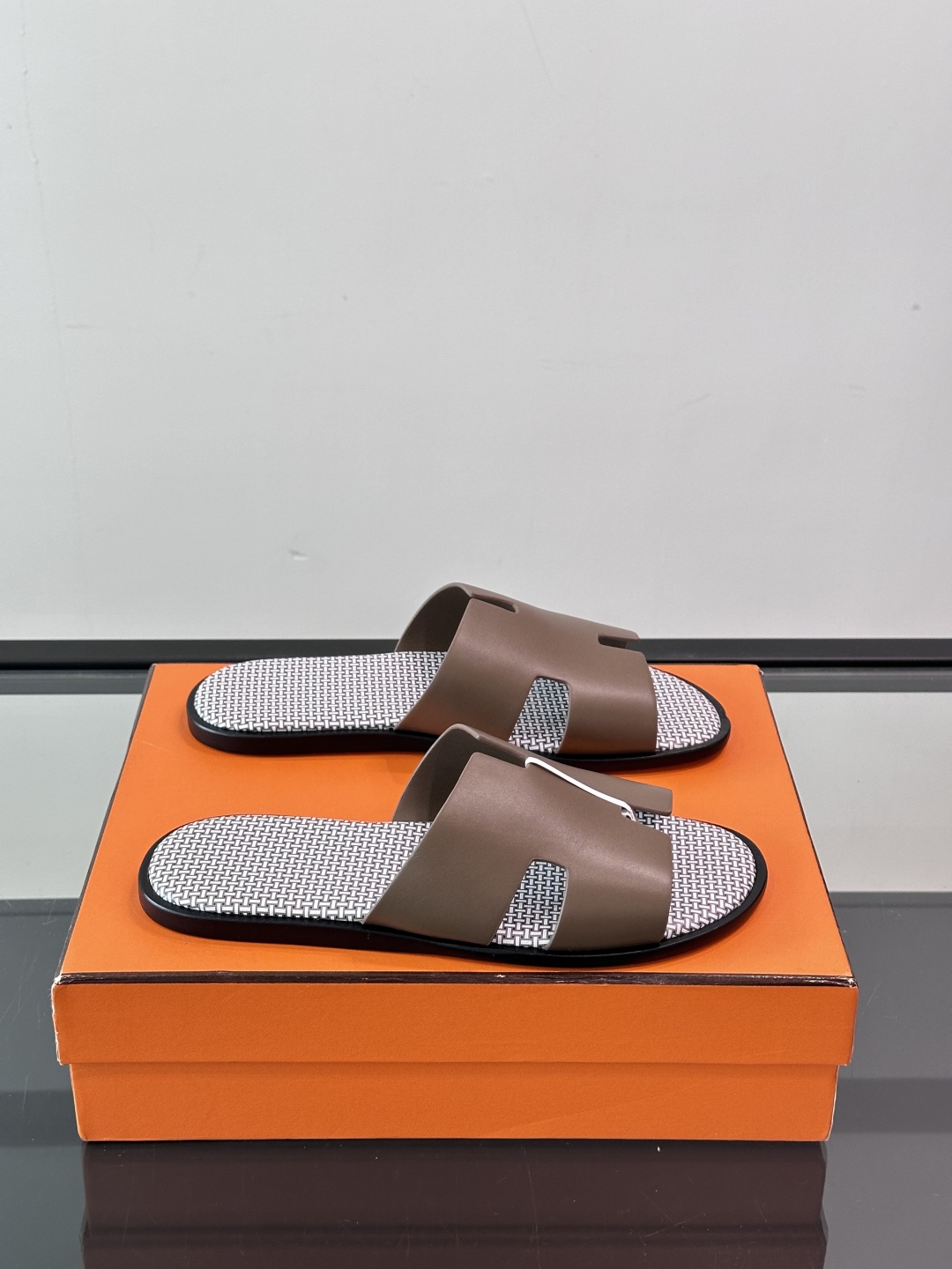 ◾️▫️Hermes 高端真皮大底男士拖鞋，高品质经典单品，用料上乘考究，版型宽松舒适，推荐入手，鞋面选