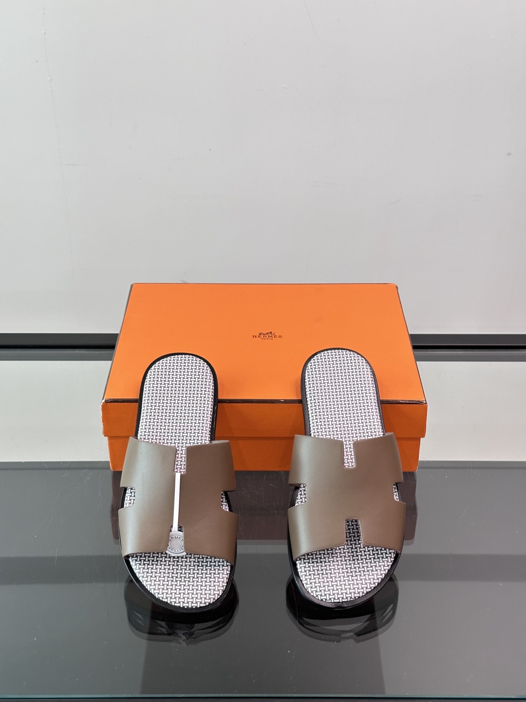 ◾️▫️Hermes 高端真皮大底男士拖鞋，高品质经典单品，用料上乘考究，版型宽松舒适，推荐入手，鞋面选