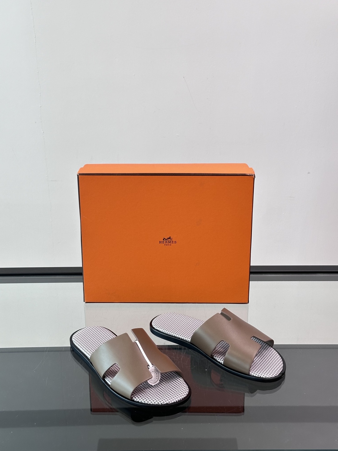 ◾️▫️Hermes 高端真皮大底男士拖鞋，高品质经典单品，用料上乘考究，版型宽松舒适，推荐入手，鞋面选
