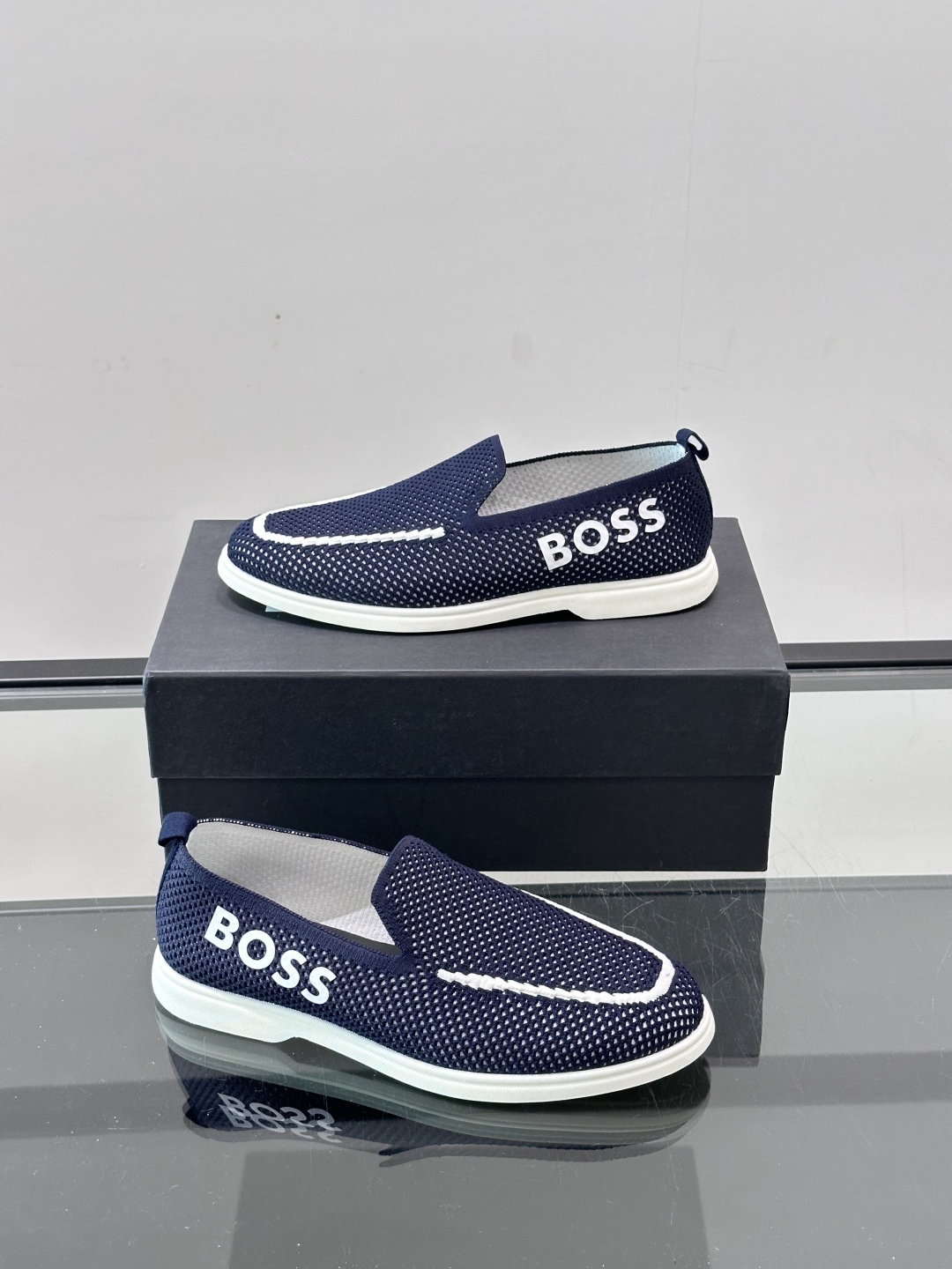 Boss男士乐福鞋，原版开模，进口一体飞织面料，透气不闷脚  透气纯棉内里，上脚柔软舒适  TPU大底脚