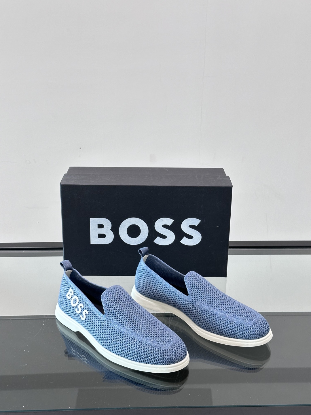 Boss男士乐福鞋，原版开模，进口一体飞织面料，透气不闷脚  透气纯棉内里，上脚柔软舒适  TPU大底脚