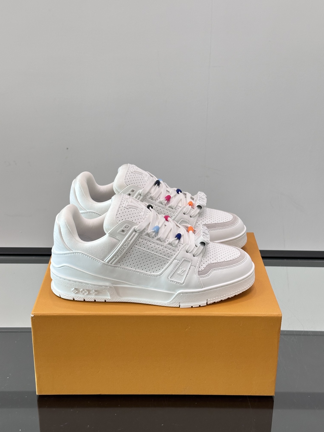 L. v TRAINER 休闲运动鞋 重工打造特别版 采用水染小牛皮水洗工艺，精致单品，后部 #54 标