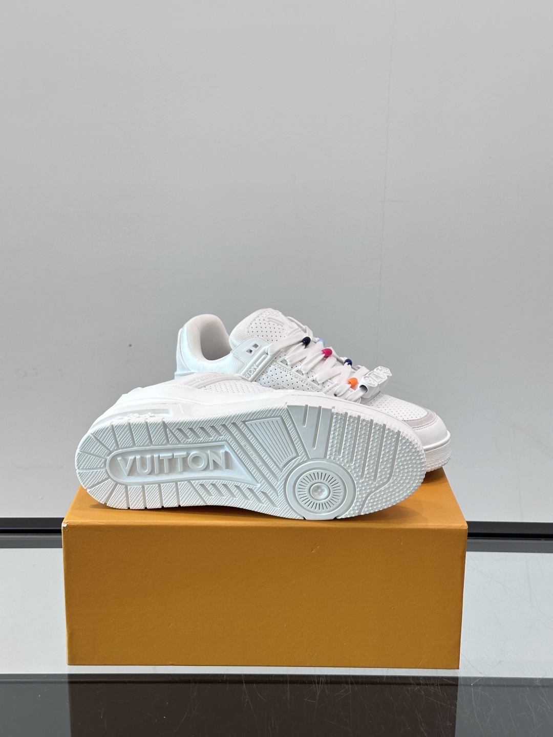 L. v TRAINER 休闲运动鞋 重工打造特别版 采用水染小牛皮水洗工艺，精致单品，后部 #54 标