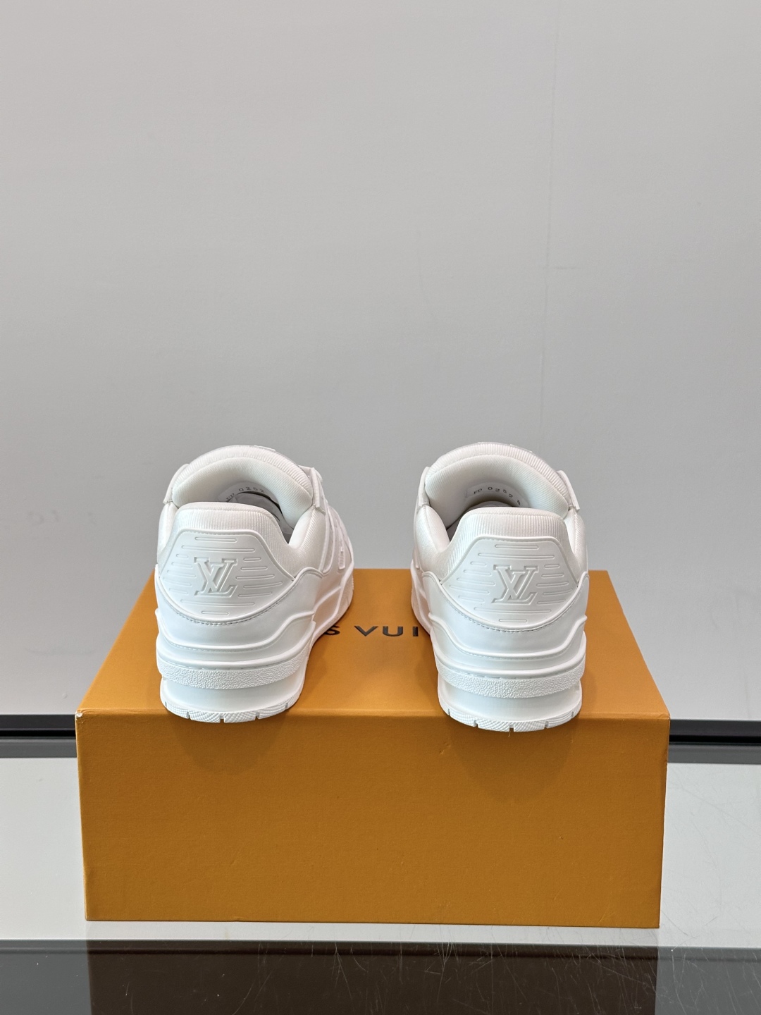 L. v TRAINER 休闲运动鞋 重工打造特别版 采用水染小牛皮水洗工艺，精致单品，后部 #54 标