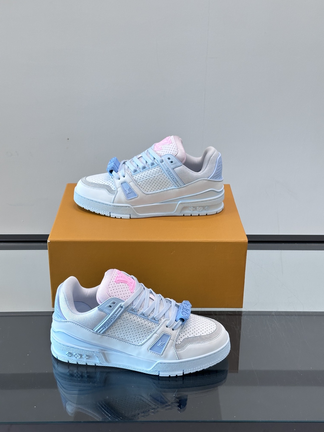 L. v TRAINER 水洗渐变运动鞋 重工打造特别版 采用水染小牛皮水洗工艺，精致单品，后部 #54
