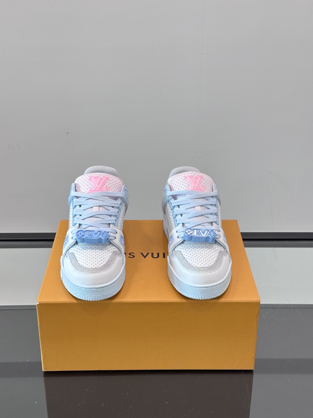 L. v TRAINER 水洗渐变运动鞋 重工打造特别版 采用水染小牛皮水洗工艺，精致单品，后部 #54