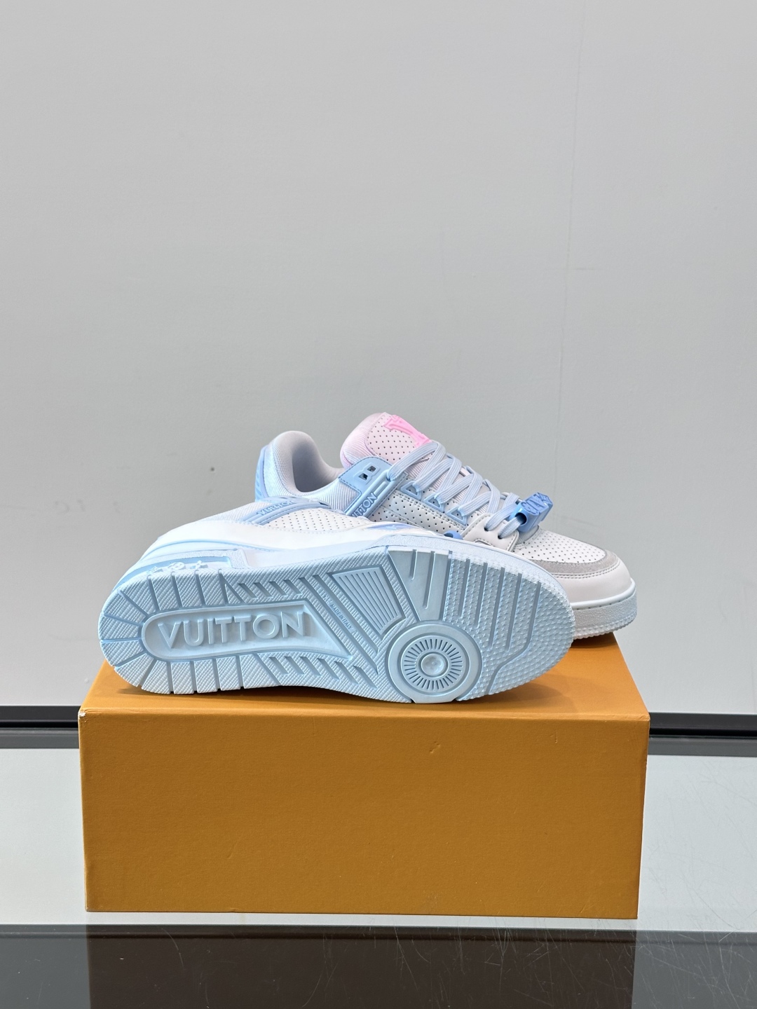 L. v TRAINER 水洗渐变运动鞋 重工打造特别版 采用水染小牛皮水洗工艺，精致单品，后部 #54