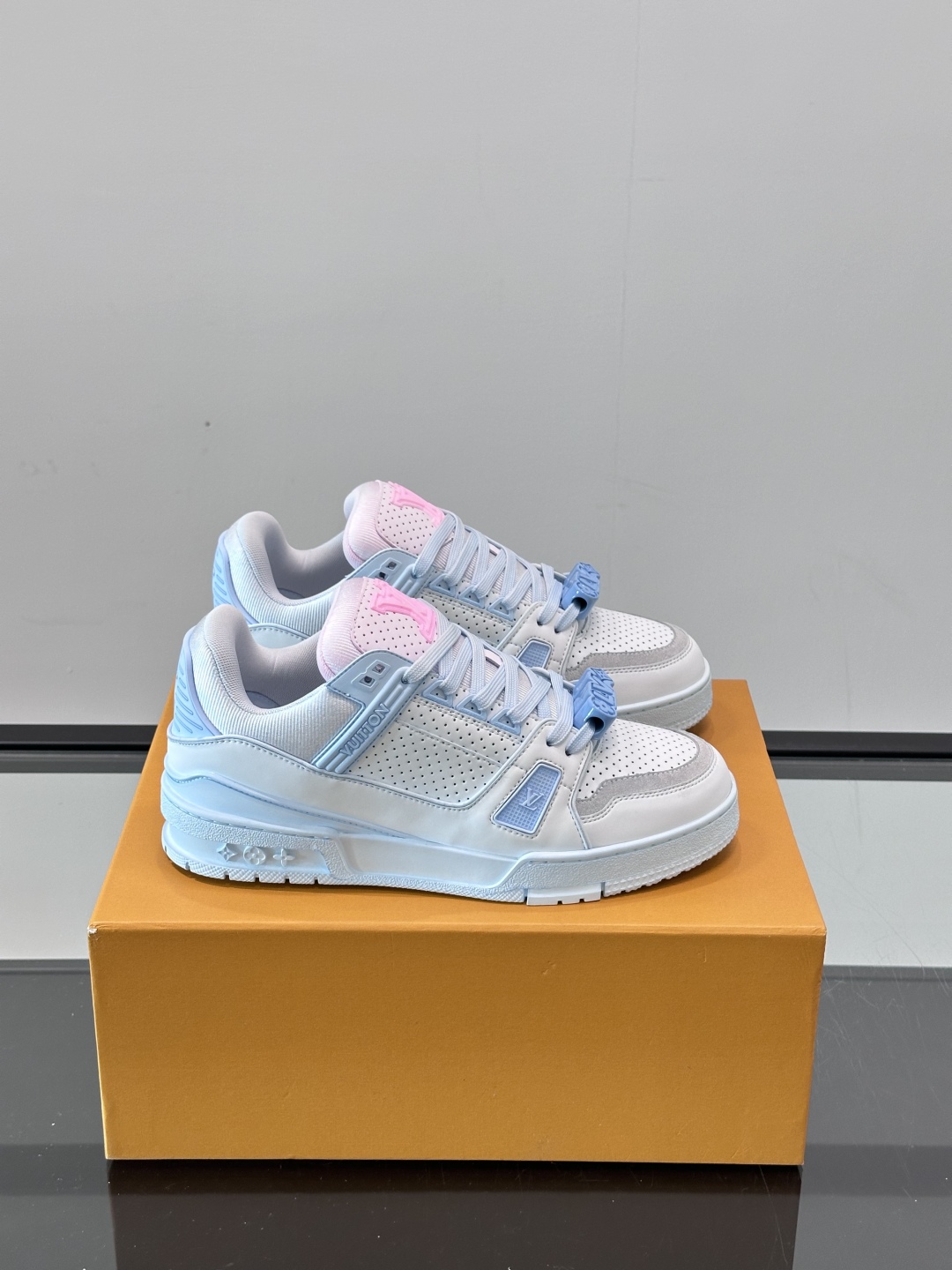 L. v TRAINER 水洗渐变运动鞋 重工打造特别版 采用水染小牛皮水洗工艺，精致单品，后部 #54