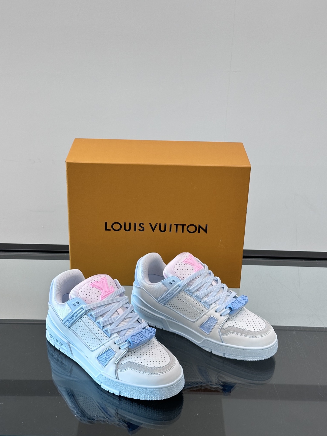 L. v TRAINER 水洗渐变运动鞋 重工打造特别版 采用水染小牛皮水洗工艺，精致单品，后部 #54