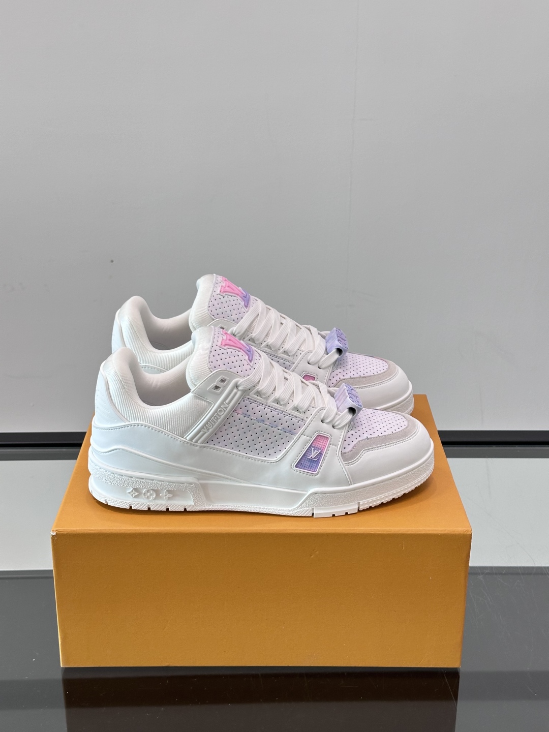 L. v TRAINER 水洗渐变运动鞋 重工打造特别版 采用水染小牛皮水洗工艺，精致单品，后部 #54