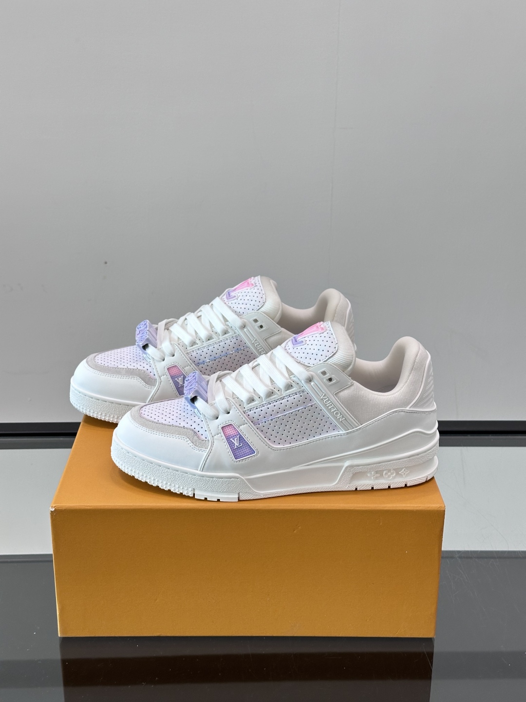 L. v TRAINER 水洗渐变运动鞋 重工打造特别版 采用水染小牛皮水洗工艺，精致单品，后部 #54