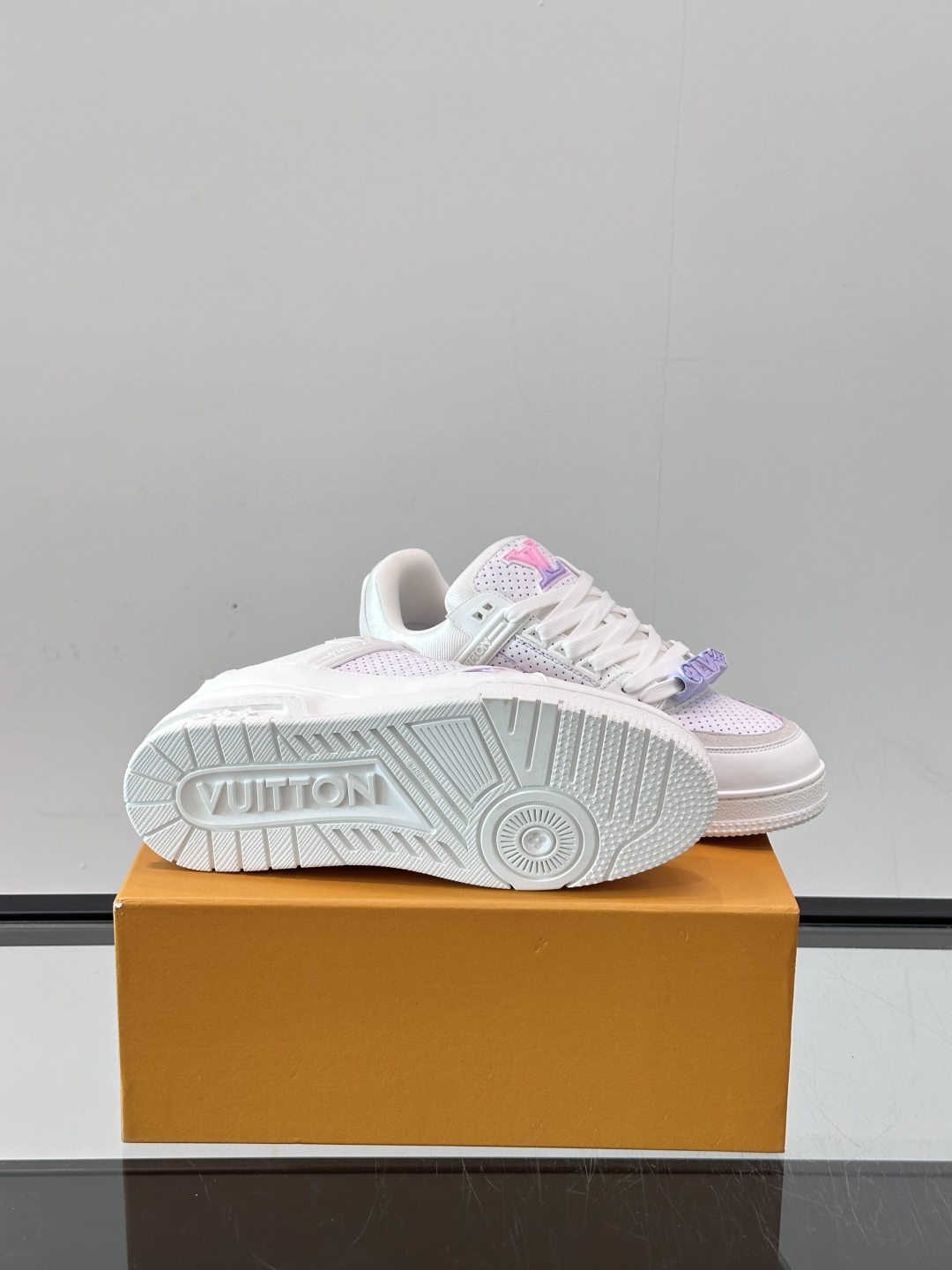 L. v TRAINER 水洗渐变运动鞋 重工打造特别版 采用水染小牛皮水洗工艺，精致单品，后部 #54