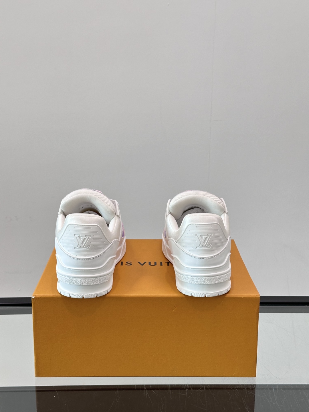 L. v TRAINER 水洗渐变运动鞋 重工打造特别版 采用水染小牛皮水洗工艺，精致单品，后部 #54